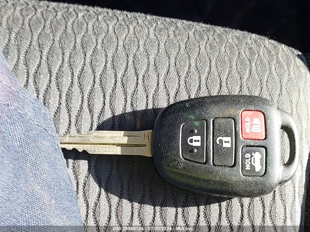 Toyota COROLLA LE 2019 5YFBURHEXKP912290 Image 11