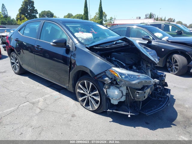 Toyota COROLLA SE 2018 5YFBURHE7JP779373 Image 1