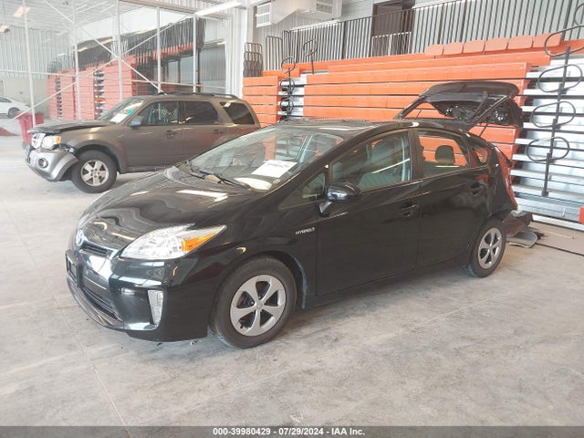 Toyota Prius Two 2015 JTDKN3DU8F1947072 Image 2