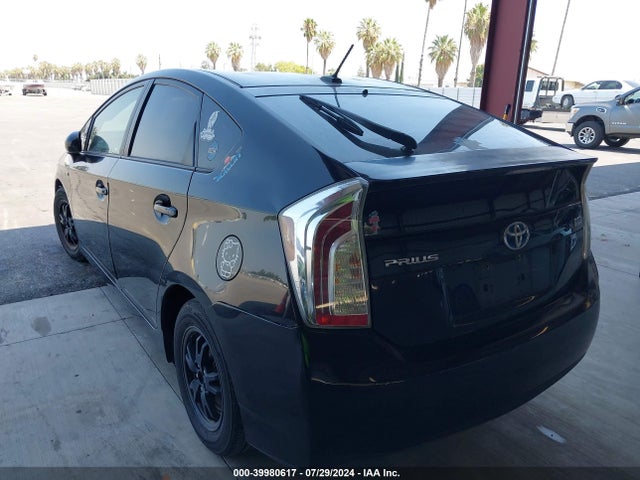 Toyota Prius Three 2014 JTDKN3DU3E0373548 Image 3