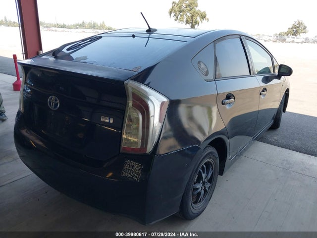 Toyota Prius Three 2014 JTDKN3DU3E0373548 Image 4