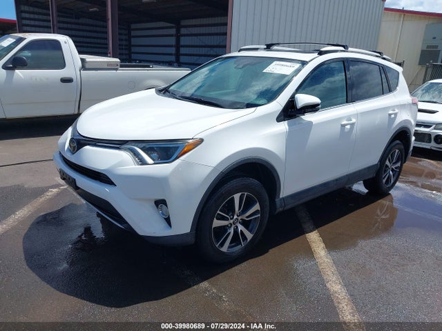 Toyota Rav4 Xle 2018 2T3WFREV1JW472786 Image 2