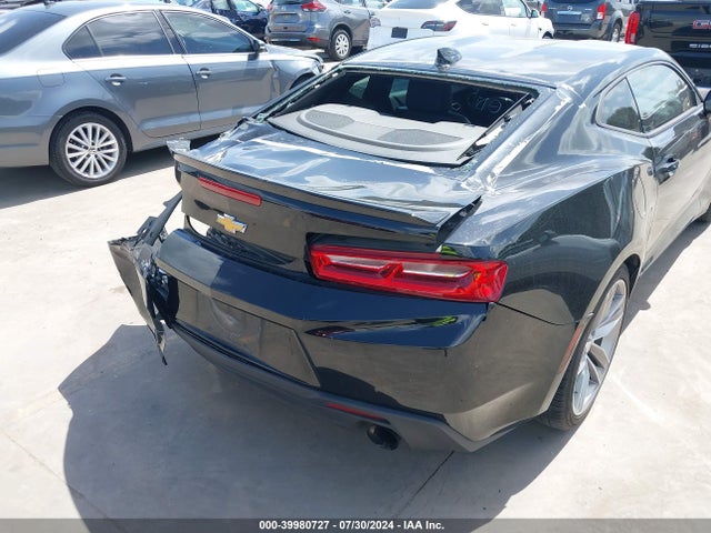 Chevrolet Camaro 2lt 2018 1G1FD1RX9J0160943 Image 17