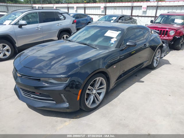 Chevrolet Camaro 2lt 2018 1G1FD1RX9J0160943 Image 2