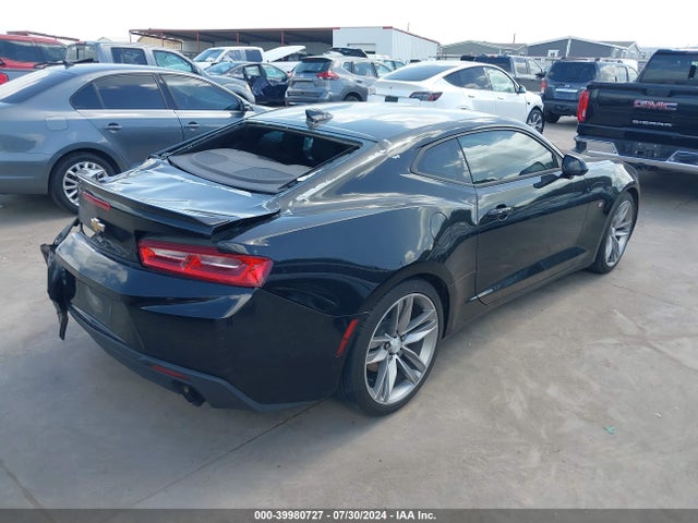 Chevrolet Camaro 2lt 2018 1G1FD1RX9J0160943 Image 4