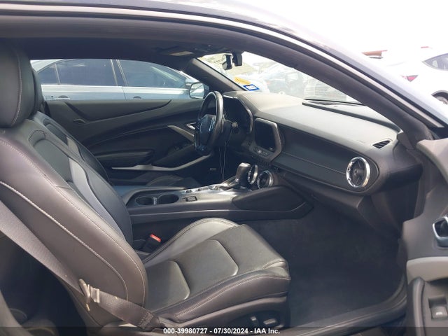 Chevrolet Camaro 2lt 2018 1G1FD1RX9J0160943 Image 5