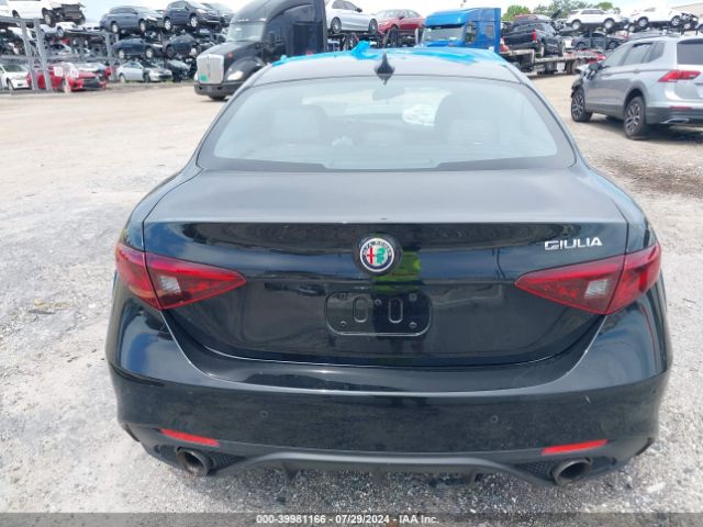 ZARFAECN7H7560165 Alfa Romeo Giulia Ti Rwd