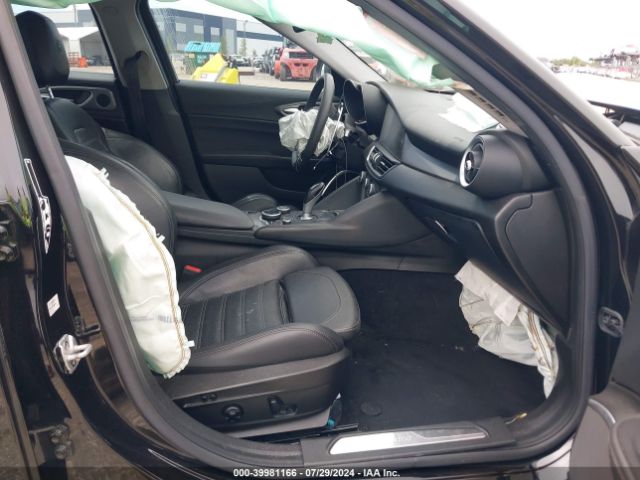 ZARFAECN7H7560165 Alfa Romeo Giulia Ti Rwd