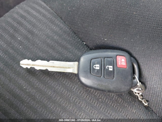 Toyota RAV4 LE 2015 JTMZFREV8FD058180 Image 11