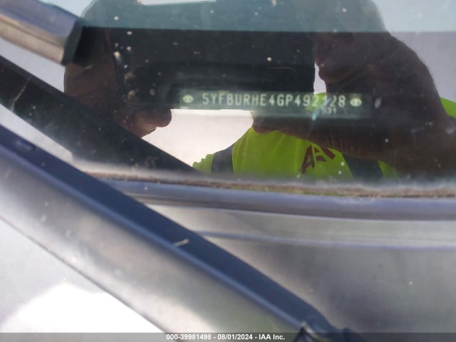 Toyota COROLLA LE 2016 5YFBURHE4GP492128 Image 9