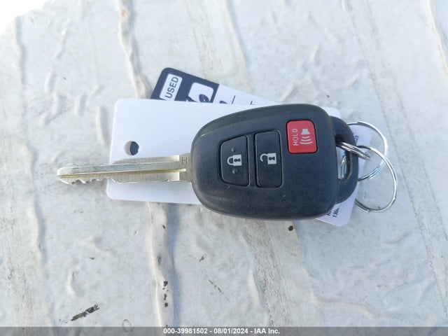 Toyota RAV4 LE 2016 JTMZFREV3GJ069607 Image 11