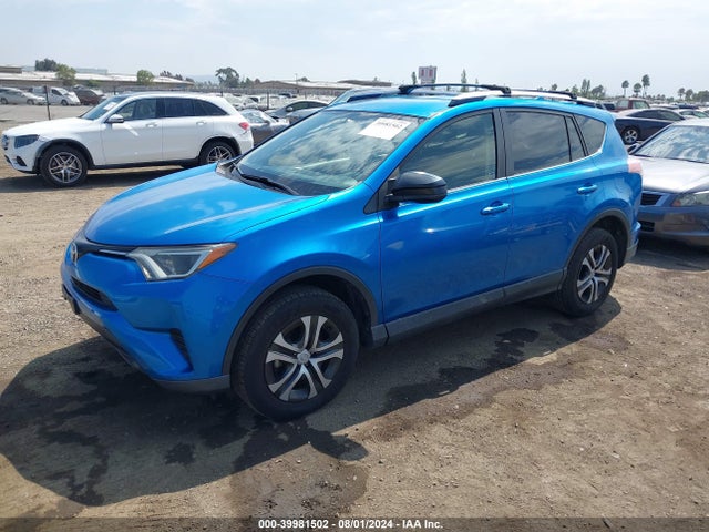 Toyota RAV4 LE 2016 JTMZFREV3GJ069607 Image 2