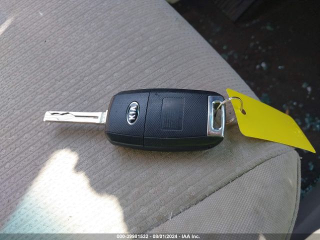 KNDMA5C10J6397210 KIA Sedona L