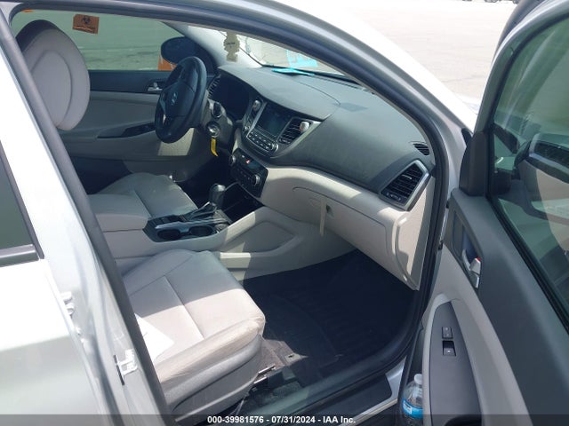 KM8J23A43JU736308 Hyundai TUCSON SE