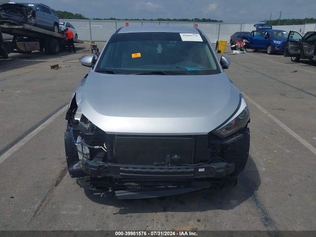 KM8J23A43JU736308 Hyundai TUCSON SE