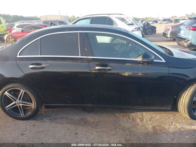WDD3G4EB9KW031716 Mercedes-Benz A 220