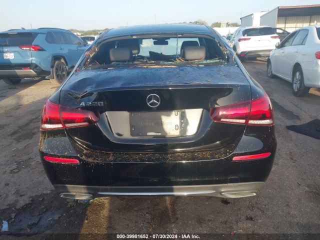 WDD3G4EB9KW031716 Mercedes-Benz A 220