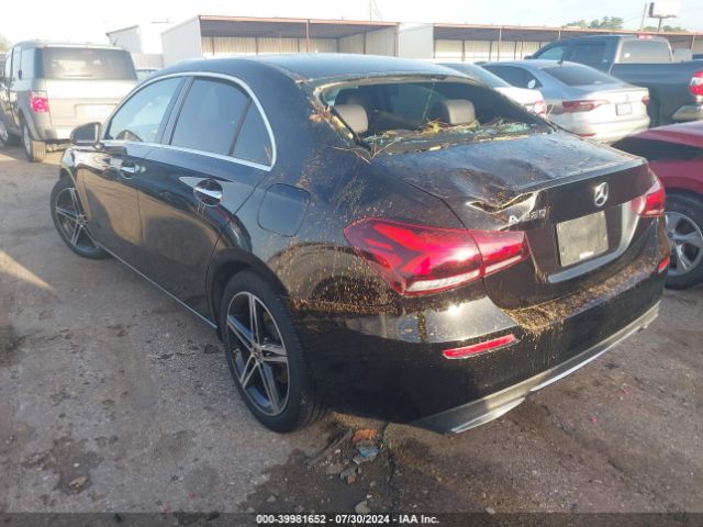 WDD3G4EB9KW031716 Mercedes-Benz A 220