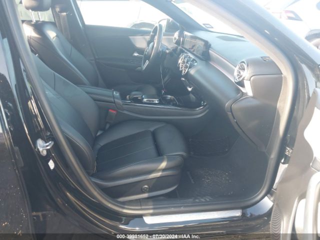 WDD3G4EB9KW031716 Mercedes-Benz A 220