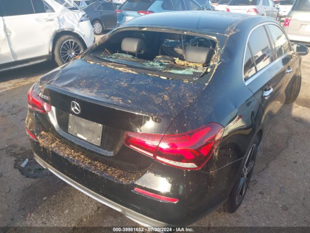 WDD3G4EB9KW031716 Mercedes-Benz A 220
