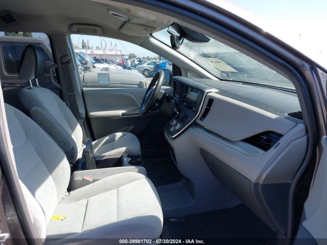 5TDKZ3DC1KS970203 Toyota Sienna Le 8 Passenger