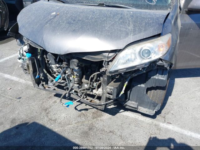 5TDKZ3DC1KS970203 Toyota Sienna Le 8 Passenger