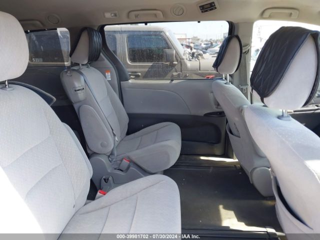 5TDKZ3DC1KS970203 Toyota Sienna Le 8 Passenger