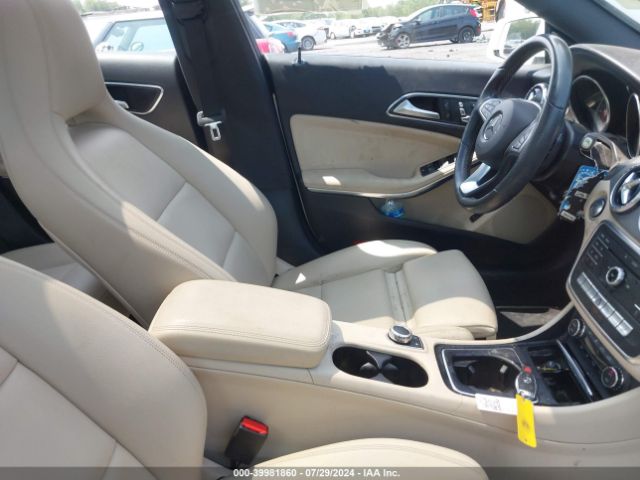 WDDSJ4GB7KN727152 Mercedes-Benz CLA 250 4MATIC