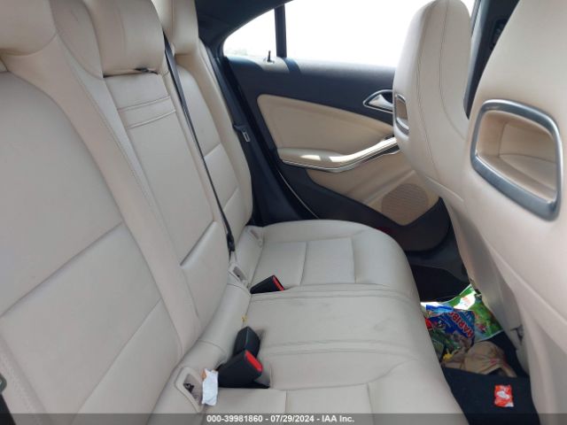 WDDSJ4GB7KN727152 Mercedes-Benz CLA 250 4MATIC