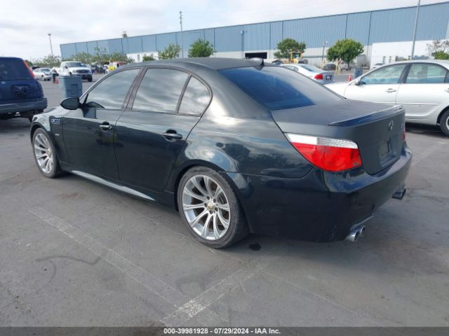 2006 BMW M5 WBSNB93576CX06605 Photo 2