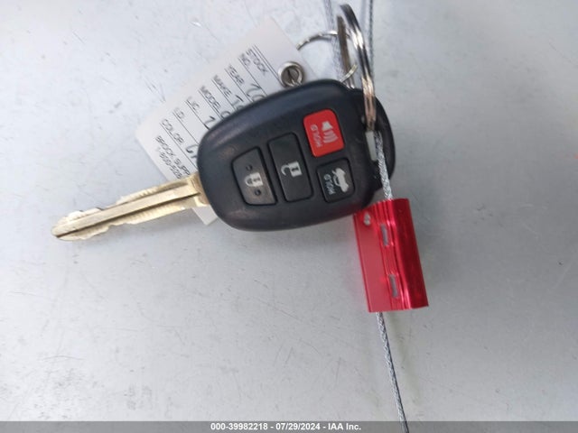 2T1BURHE5FC385667 Toyota COROLLA LE