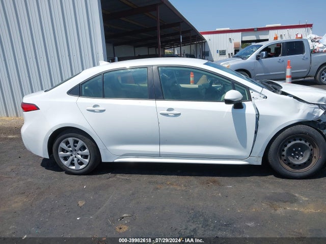 Toyota COROLLA LE 2022 JTDEPMAE2N3031968 Image 13