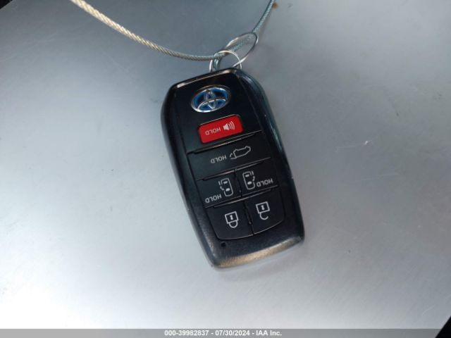 5TDERKEC0PS147923 Toyota Sienna Platinum