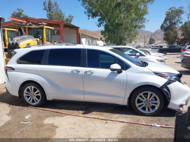 5TDERKEC0PS147923 Toyota Sienna Platinum
