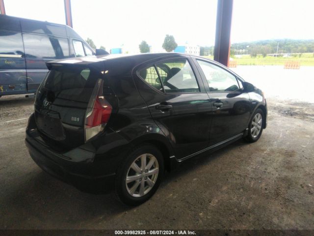 JTDKDTB31H1597073 Toyota Prius C Two