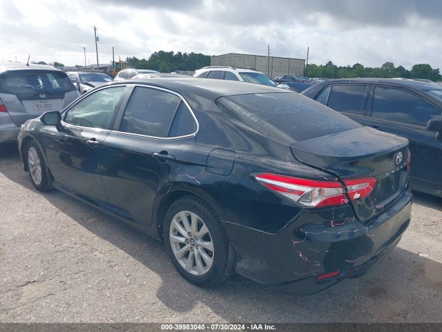 Toyota CAMRY LE 2018 4T1B11HK7JU597526 Image 3