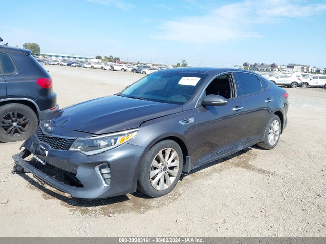 KIA Optima S 2018 5XXGT4L33JG246303 Image 2