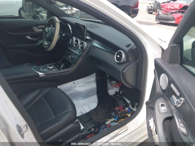 55SWF4JB0HU186747 Mercedes-Benz C 300 Luxury/sport