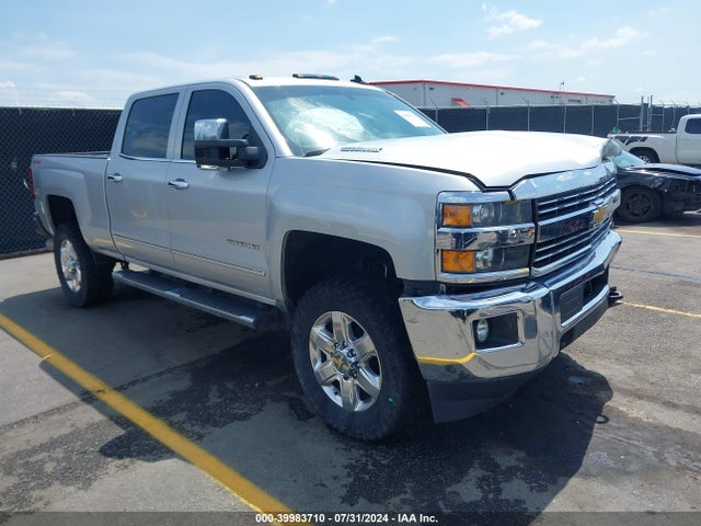 2015 1GC1KWE88FF145678 main image