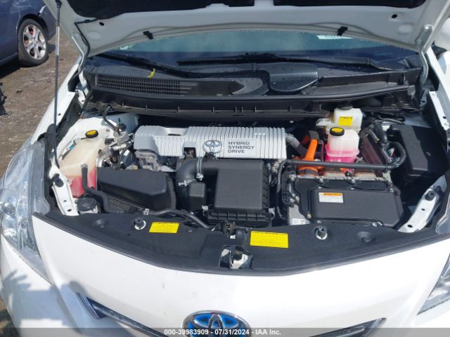 JTDZN3EU1E3295198 Toyota Prius V Three