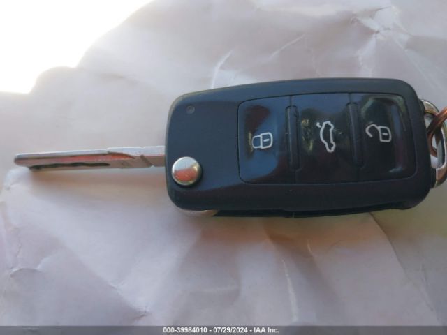 1VWAT7A3XGC012658 Volkswagen Passat 1.8t S