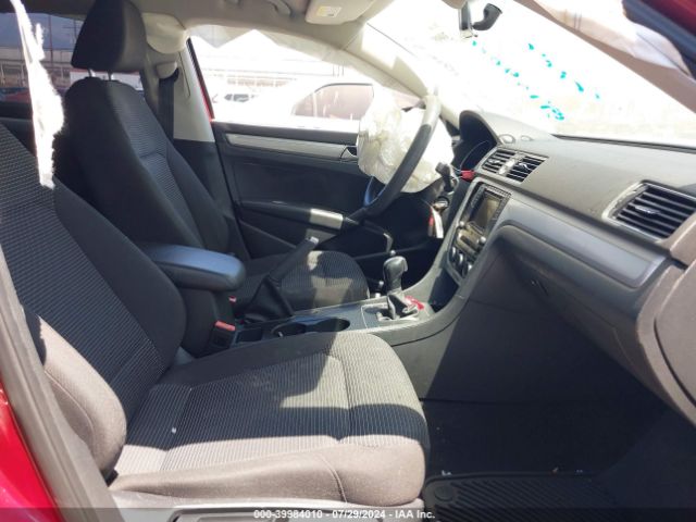 1VWAT7A3XGC012658 Volkswagen Passat 1.8t S