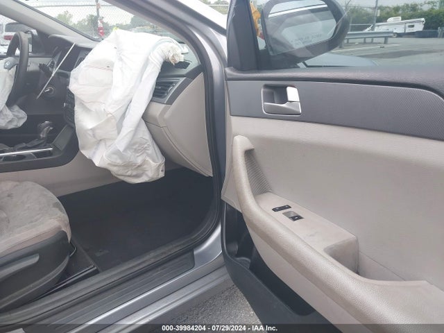 Hyundai SONATA SE 2016 5NPE24AF7GH310850 Image 5
