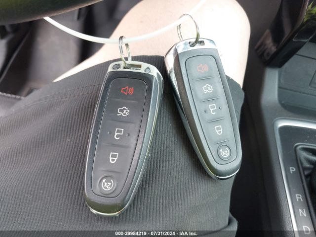 1FMCU0JD7HUC84987 Ford Escape Titanium