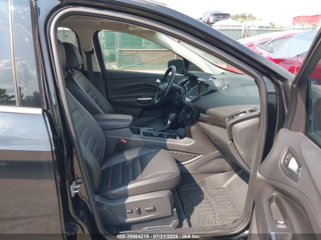 1FMCU0JD7HUC84987 Ford Escape Titanium