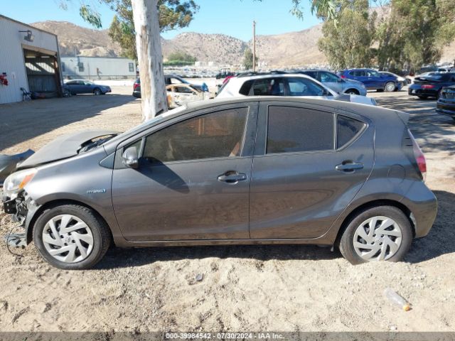 JTDKDTB31F1580979 Toyota Prius C One