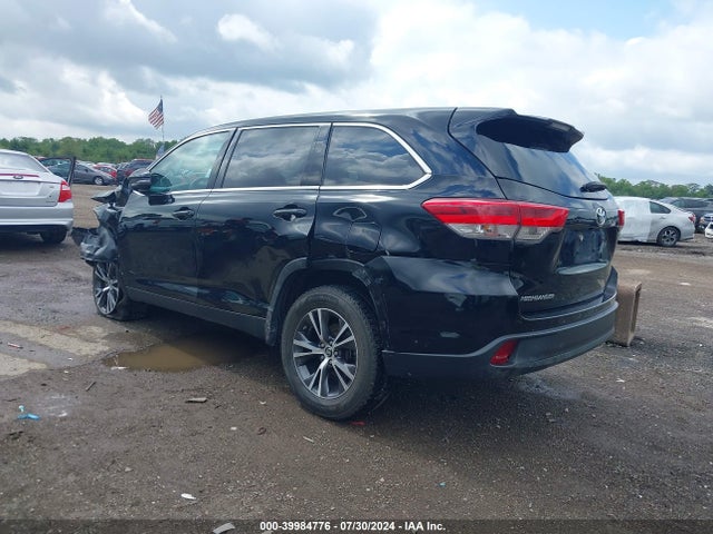 Toyota Highlander Le 2019 5TDZARFH4KS042418 Image 3