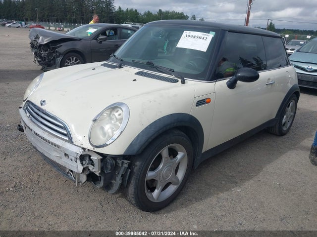 2006 MINI COOPER WMWRC33596TK64023 Photo 1