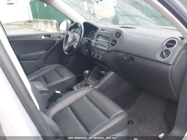 WVGAV3AX2EW526262 Volkswagen TIGUAN SE