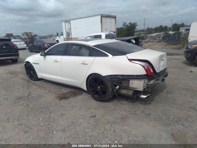 2011 JAGUAR XJ SAJWA2GB4BLV01793 Photo 2